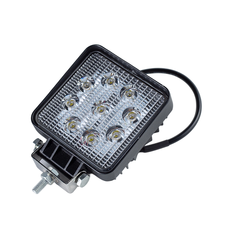 Lampe de travail carrée robuste à 9 LED IP67 002 pour véhicules industriels