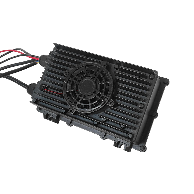 Chargeur de batterie embarqué 360 W pour chariots élévateurs et véhicules industriels