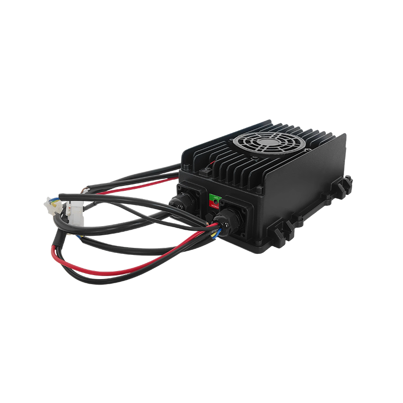 Chargeur de batterie embarqué 360 W pour chariots élévateurs et véhicules industriels